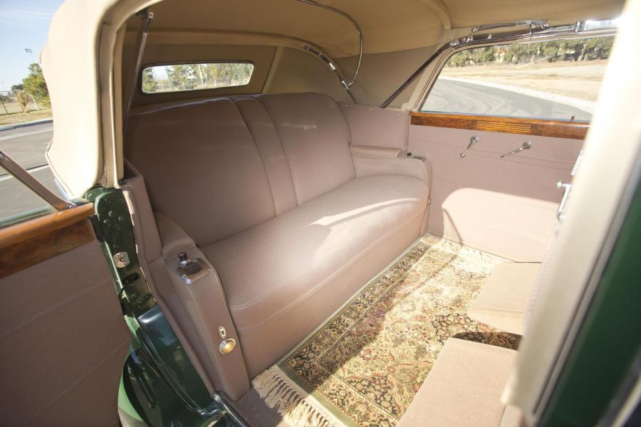 Интерьер Cadillac Fleetwood Seventy-Five Convertible Sedan (7529) 1939 года  (фото 15 из 16)